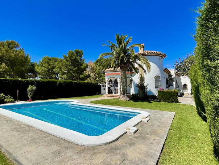 Villa Familiar con Piscina Privada y WiFi in Miami Platja, Montroig