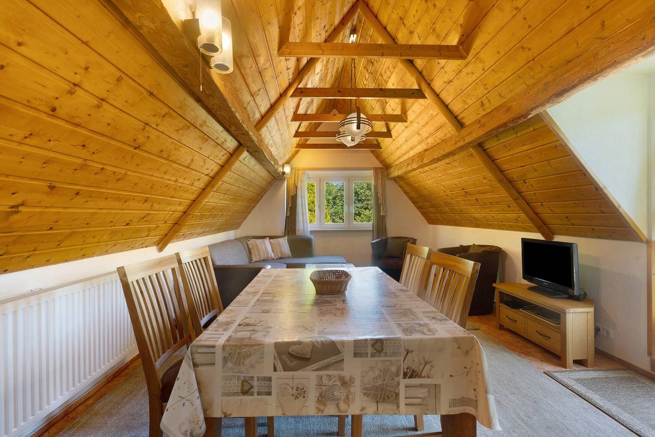 Appartement entier, Appartement 'Demberg' avec vue sur les montagnes, terrasse partagée et Wi-Fi in Schmallenberg, Arrondissement du Haut-Sauerland