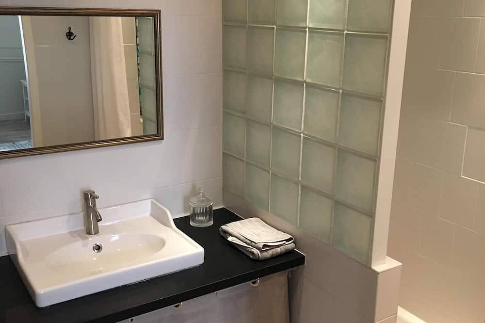 Entire apartment, Nice apartment in the city center with private courtyard in Carcassonne, Carcassonne region