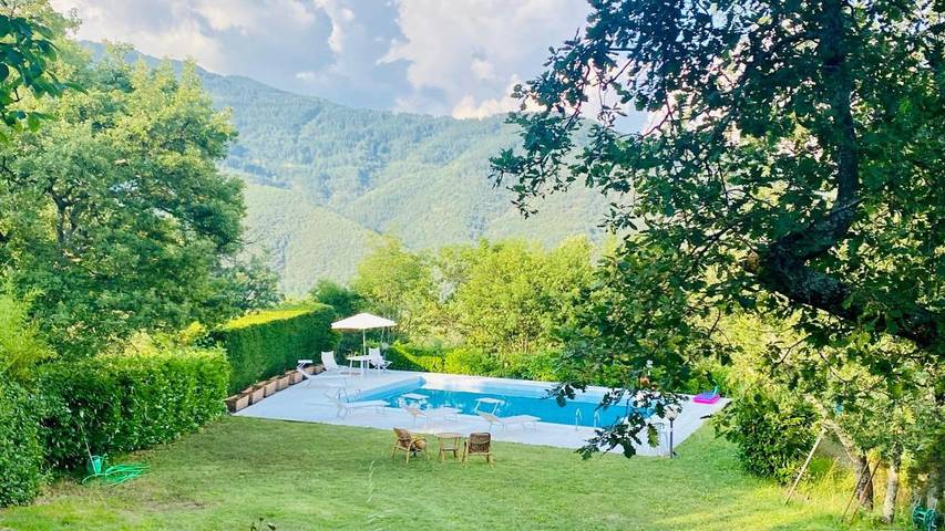 Location de vacances pour 7 personnes, avec piscine ainsi que vue et jardin à Loro Ciuffenna - 4