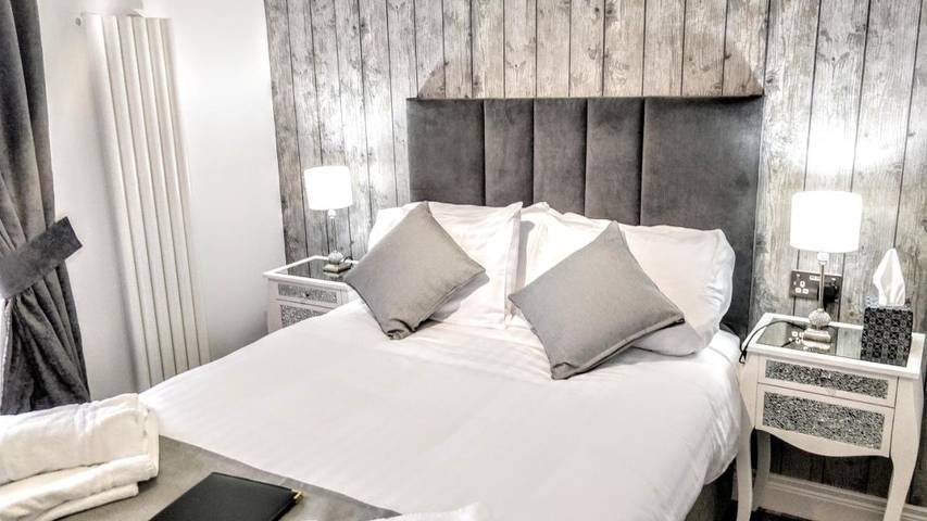 Bed and breakfast for 2 people, with Garden in Derry
