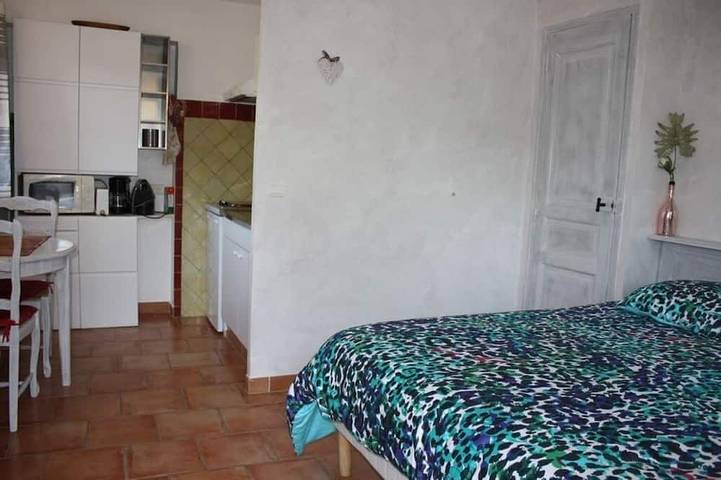 Gîte pour 2 personnes, avec Jacuzzi à Signes - 2