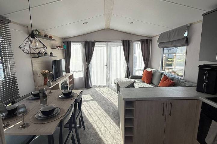 Glamping for 8 people in Northamptonshire