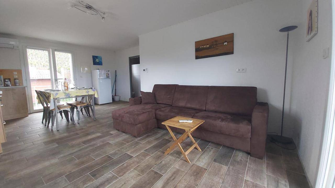 Appartement entier, Les vignes Ardéchoises - Amandier in Sarras, Région de Tournon-sur-Rhône