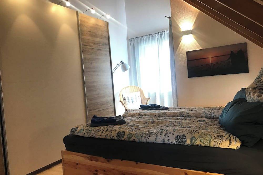 Ganze Wohnung, Ferienwohnung 98 qm, offener Wohnbereich mit Wigarten, 2 Schlafzimmer, max 4 P. in Strandbad Kressbronn, Kressbronn am Bodensee
