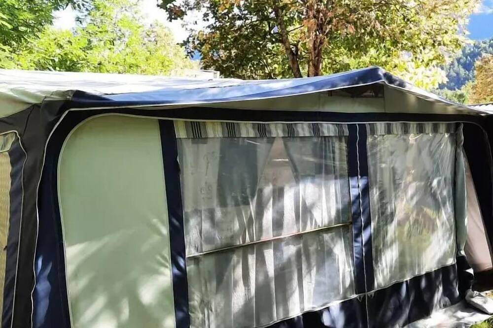 Caravane 1 chambre - sans eau ni sanitaires 2 personnes in Annot, Région Castellane