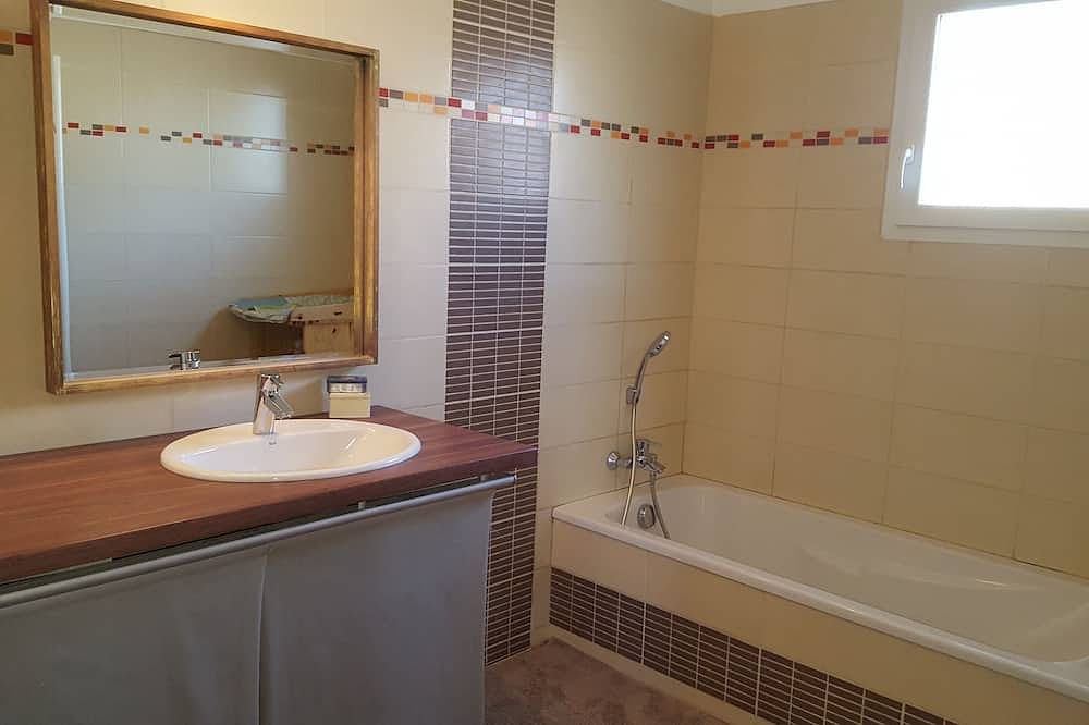 Maison 140 m² familiale 7couchages +bébé, avec piscine à Tavel - 10min d'Avignon in Tavel, Région de Nîmes