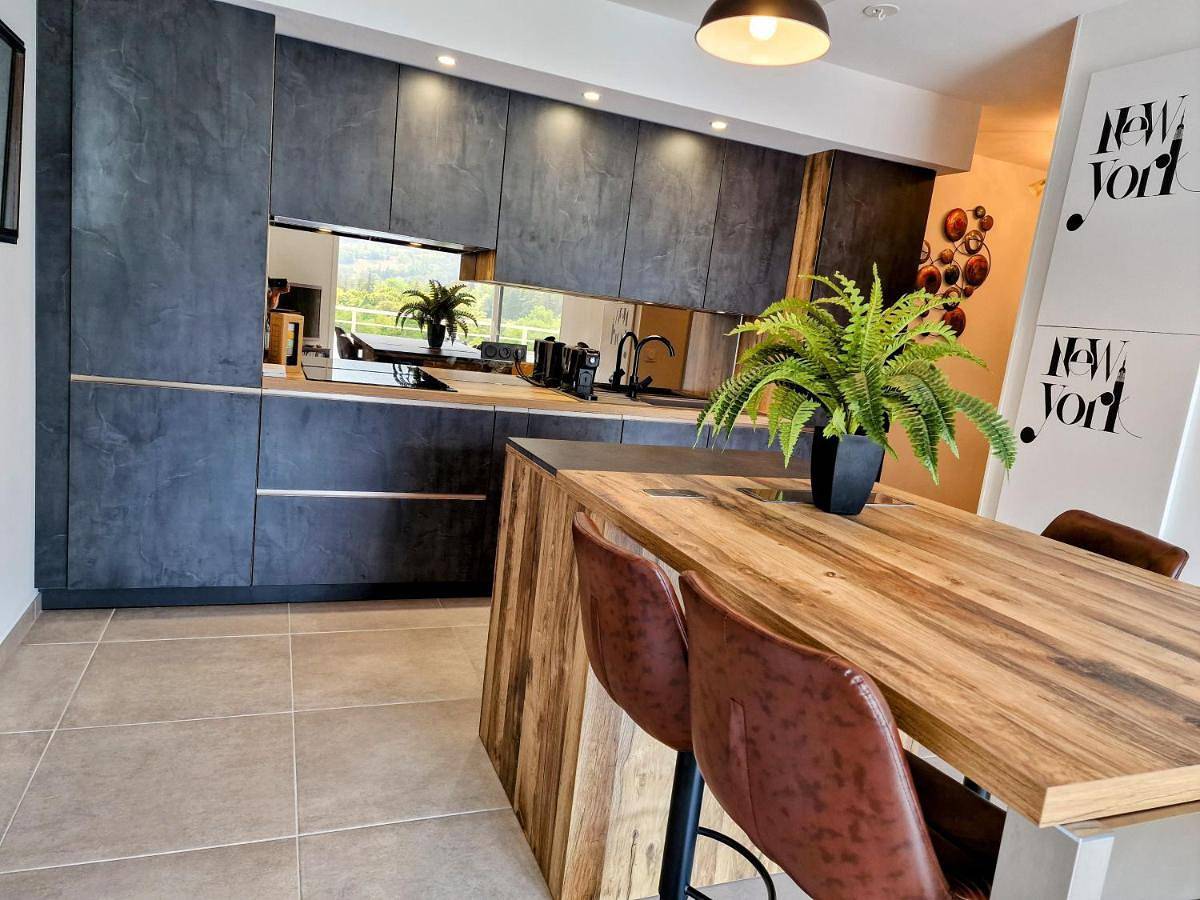 Appartement entier, Three-Bedroom Apartment in Die, Parc naturel régional du Vercors