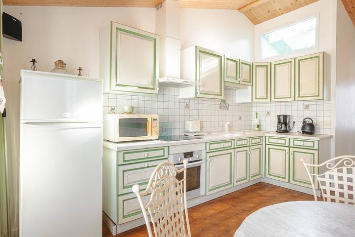 Entire apartment, 'Centre Village' Apartment with Wi-Fi in Ars-en-Ré, Ile de Re