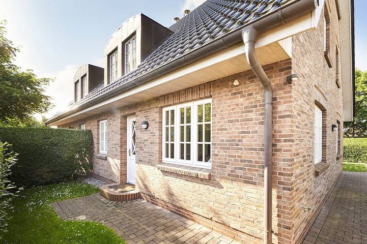 Ferienhaus für 8 Personen, mit Garten und Terrasse in Alkersum