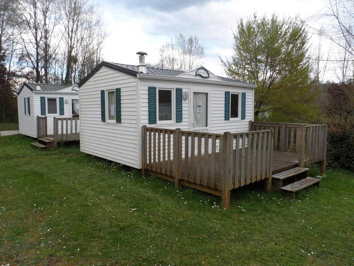 Mobil home pour 3 personnes, avec jacuzzi ainsi que sauna et bassin pour enfant à Thiviers