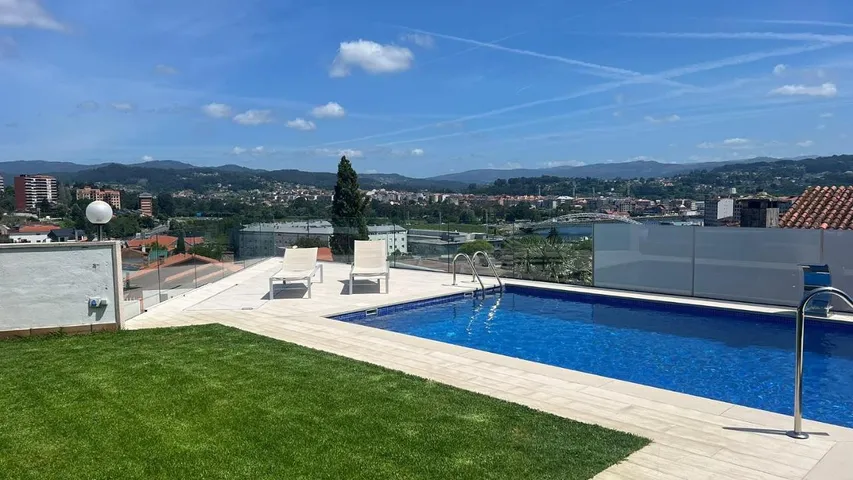 Apartamento de vacaciones para 3 personas, con vistas y jardín además de piscina y terraza - 1