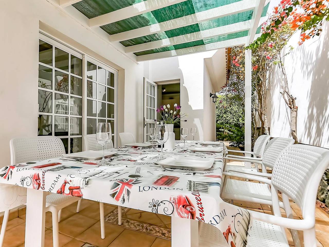 Casa Leo - Perfect poolside Holiday Home for comfort and relaxation. in La Caleta, Adeje