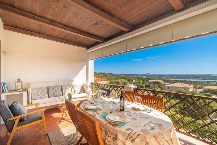 Ferienhaus für 5 Personen, mit Terrasse und Meerblick sowie Pool