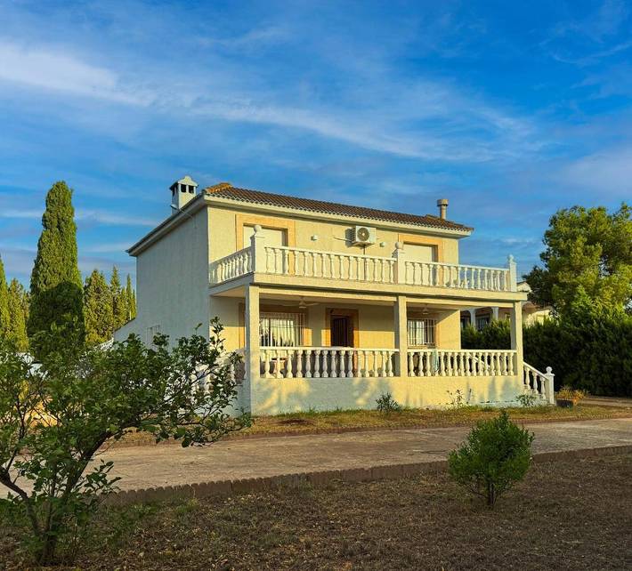 Chalet para 8 personas, con jardín además de piscina y vistas - 1