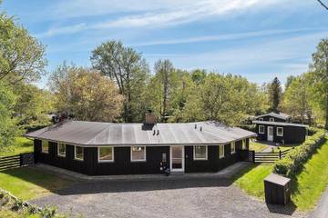 Ferienhaus für 10 Personen, mit Sauna und Whirlpool sowie Terrasse und Garten in Himmerland