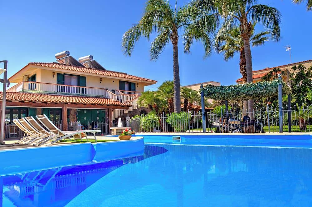 Villa of the Freesia in Seccagrande, Ribera
