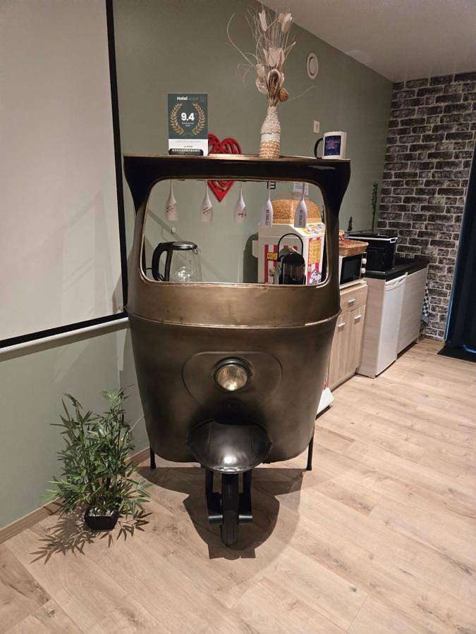 Location de vacances pour 2 personnes, avec sauna et piscine ainsi que jardin et jacuzzi à La Louvière - 3