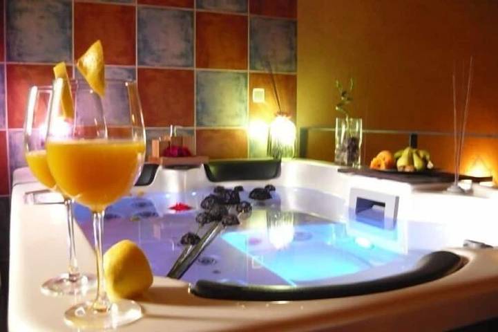 Cottage for 2 people, with hot tub and balcony - 1