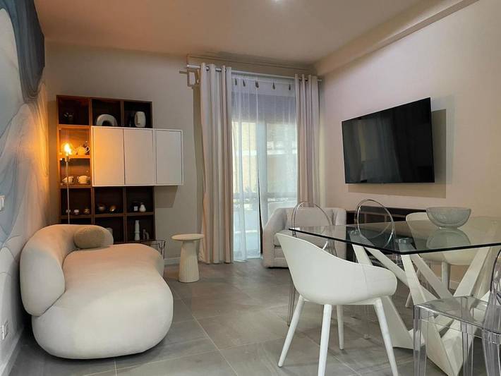 Appartamento per 8 persone, con panorama e piscina nonché terrazza e giardino in San Lorenzo al Mare