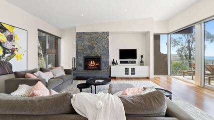 Holiday Home for 12 People in Lorne, Surf Coast Shire, Photo 3