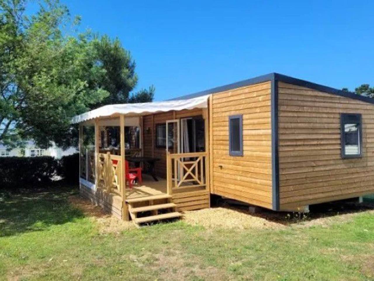 Spacious mobile home with terrace - 3 bedrooms - 6 people in Brem-sur-Mer, Loire Valley