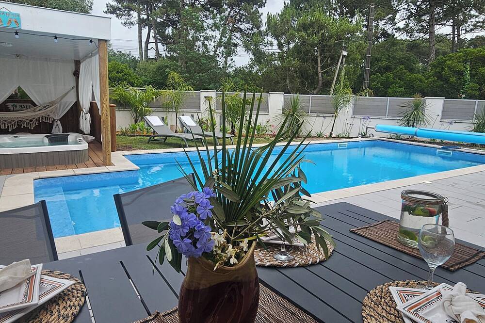 Villa Maripa, an exotic oasis with a pool and hot tub, near the beach, sleeps 6 in Labenne Océan, Labenne