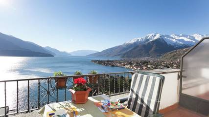 Cottage pour 3 personnes, avec jardin et balcon ainsi que vue sur le lac et piscine à Gravedona