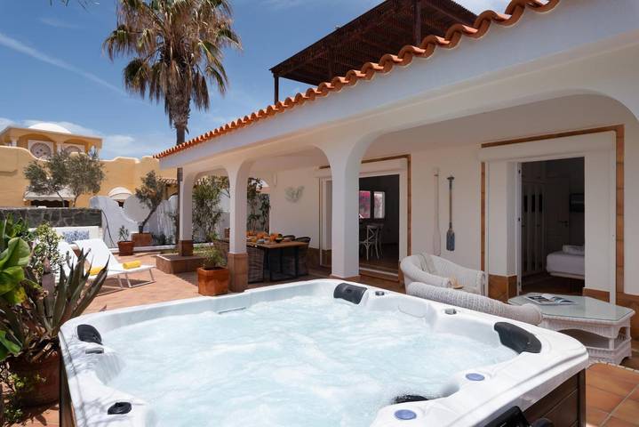 Gîte pour 6 personnes, avec jardin et jacuzzi, adapté aux familles à Callao Salvaje