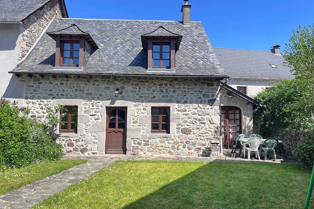 Homerez - Maison chaleureuse à Lanobre avec jardin in Lanobre, Parc naturel régional des Volcans d'Auvergne