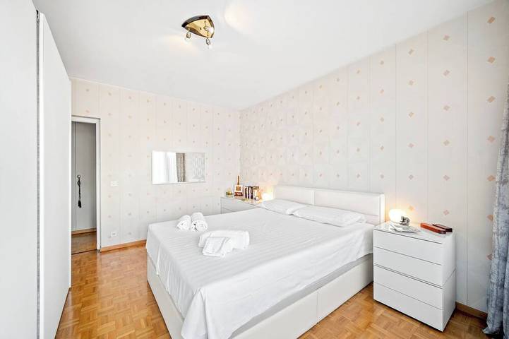 Entire apartment, Taverney | Spacious, bright apartment (Geneva) in Le Grand-Saconnex, Lake Geneva