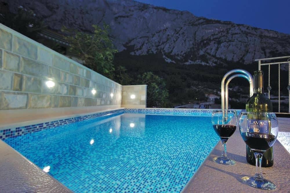 Cozy home in Makarska with kitchen in Veliko Brdo, Makarska