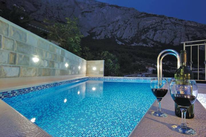 Holiday home for 8 people, with balcony and hot tub - 1