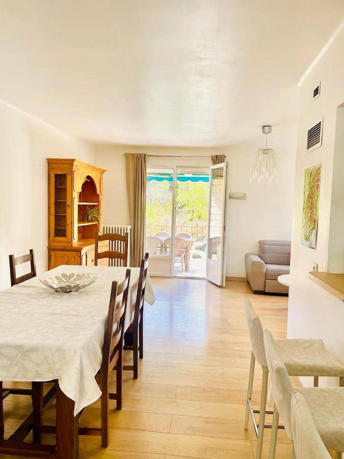 Location de vacances pour 6 personnes, avec piscine ainsi que jardin et vue, animaux acceptés à Sahune - 3