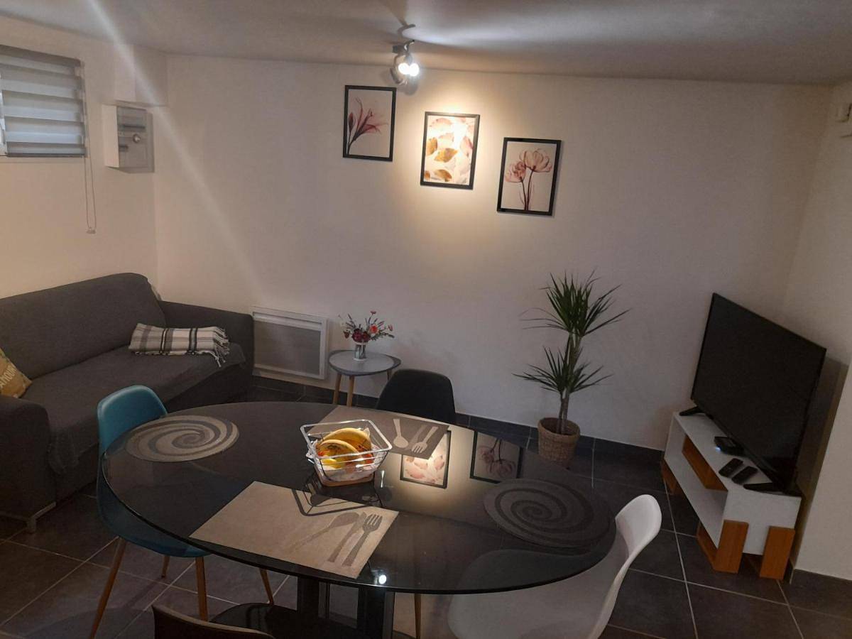 Appartement entier, Appartement proche d'Orly in Villeneuve-le-Roi, Val-de-Marne