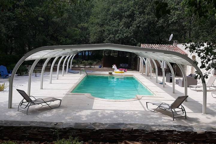 Gîte pour 2 personnes, avec Terrasse ainsi que Jardin et Piscine à Trans-en-Provence