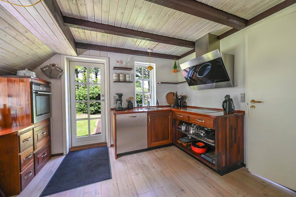 Reetgedecktes Ferienhaus nahe der dänischen Nordsee – Mit Whirlpool und schöner Südterrasse aus Holz in Ulfborg, Holstebro und Umgebung
