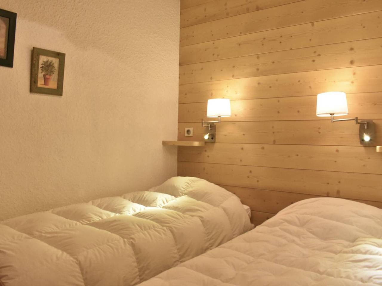 Entire apartment, Méribel: Cozy 2-Room Apt, 4 Pax, near Shops and Slopes in Les Allues, Les Trois Vallées