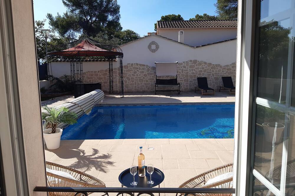 Entire apartment, Independent studio in villa in Le Cannet-des-Maures, Draguignan region