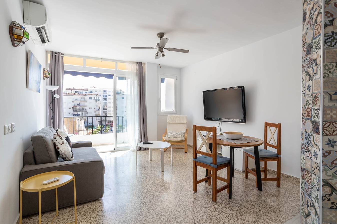 Entire apartment, Apartment 'Albaida 4J' with Sea View, Shared Pool & Wi-Fi in Nerja Centre, Nerja