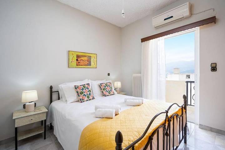 Gîte pour 4 personnes, avec vue et terrasse dans Sitía