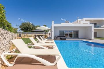 Villa for 8 Guests in Albufeira, Faro District, Picture 3