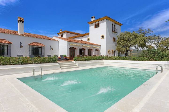 Chalet para 34 personas, con sauna además de jardín y terraza en Cuenca Minera - 2