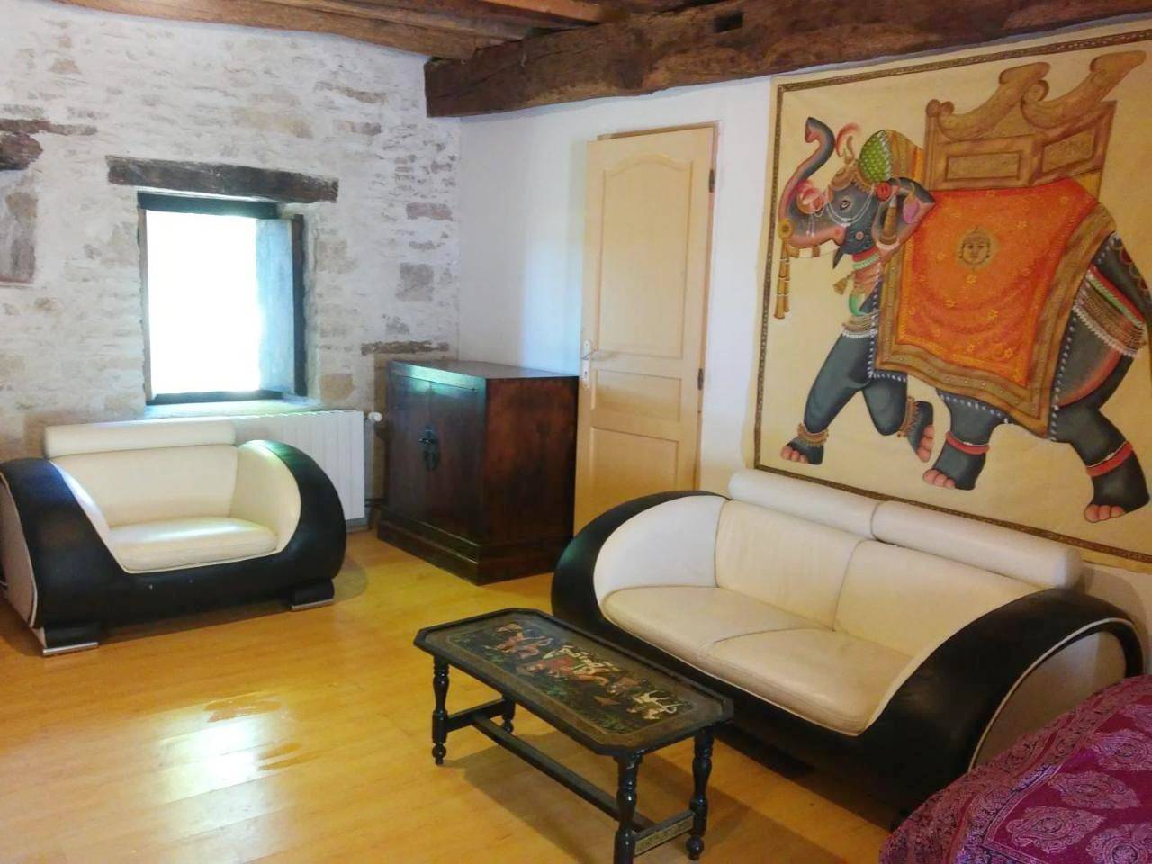 Appartement entier, Studio dans un cadre champetre in Saint-Parize-le-Châtel, Nièvre