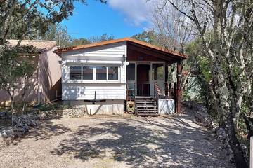 Mobil home pour 7 personnes à Méjannes-le-Clap