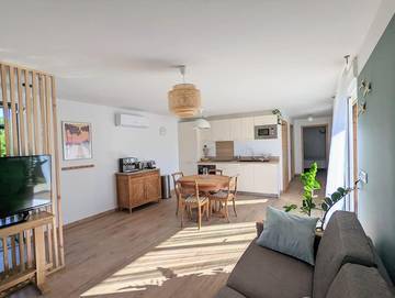Location de vacances pour 6 personnes, avec vue ainsi que terrasse et jardin à Lesperon