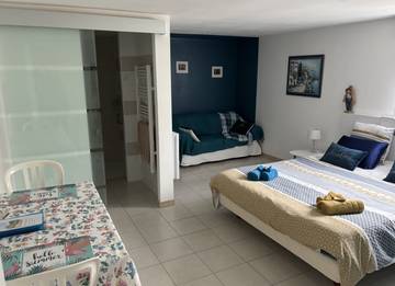 Chambre d’hôte pour 2 personnes, avec piscine et jardin à Sampzon