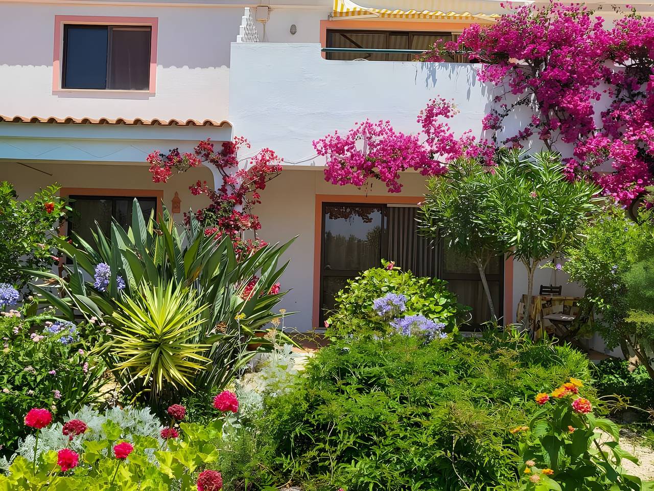 Apartamento inteiro, Apartamento 'One Bedroom 1' com Piscina Partilhada, Wi-Fi e Ar Condicionado in São Bartolomeu de Messines, Distrito de Faro