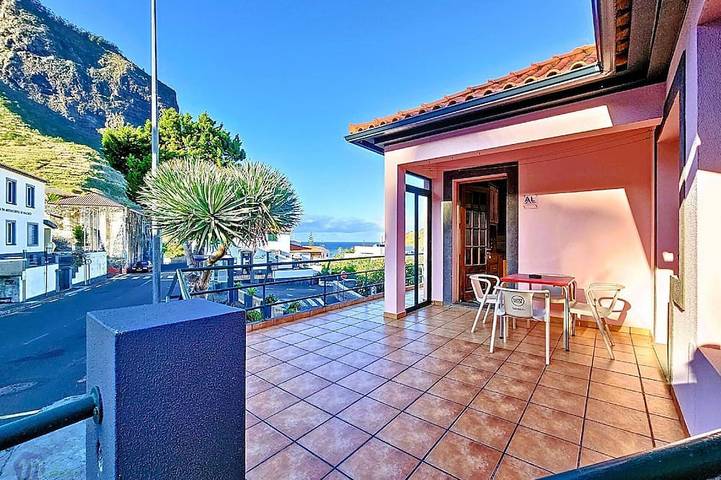 Casa de férias para 4 pessoas, com varanda em Porto da Cruz