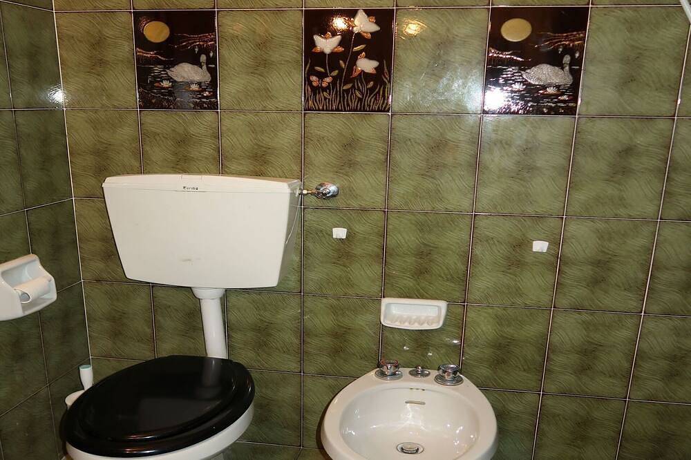 Appartamento intero, Elegante appartamento per 3 ospiti con Wifi, Tv, balcone e animali ammessi in Vallecrosia, Riviera di Ponente